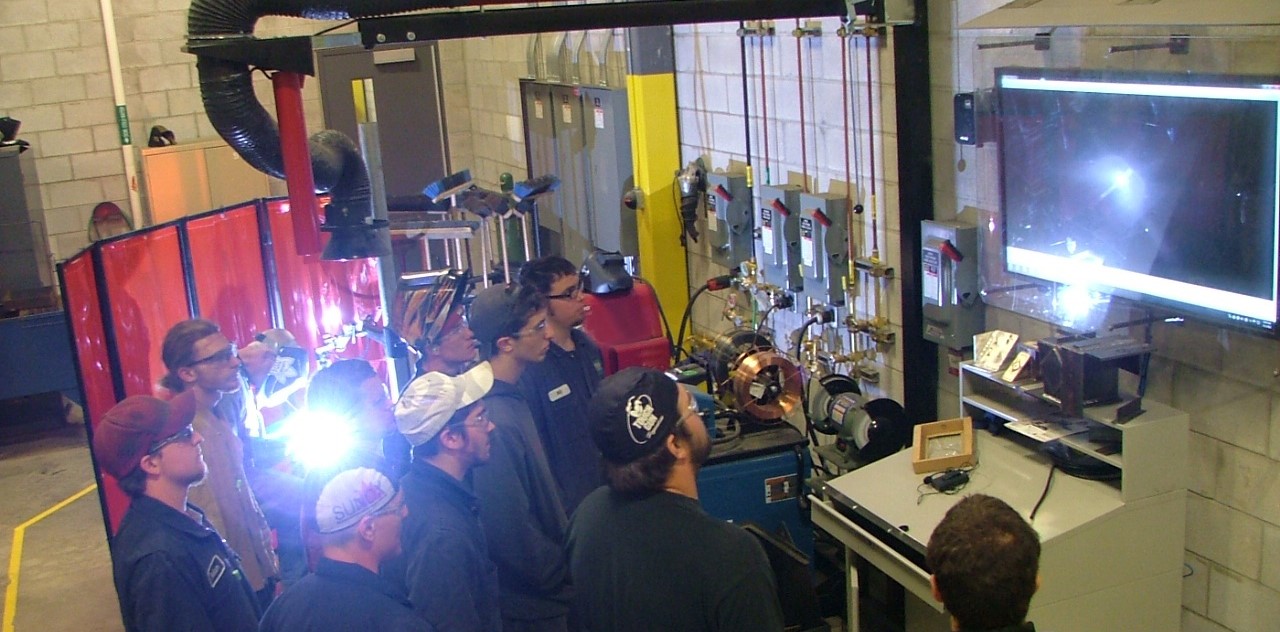Viewing a live weld on a large screen_education setting
